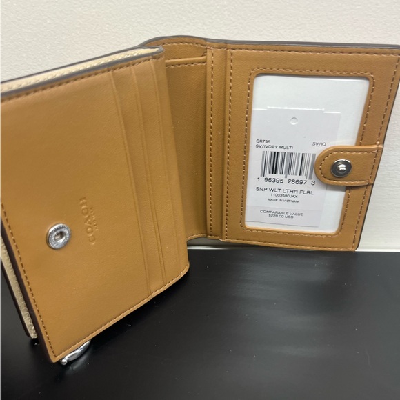 NWT Coach Outlet Snap Wallet With Floral Print - Picture 6 of 6